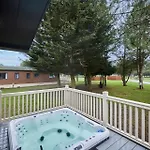 بيت للعطل Oakwood With Hot Tub *