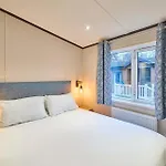 Vakantiehuis Oakwood With Hot Tub