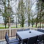 Oakwood With Hot Tub * York