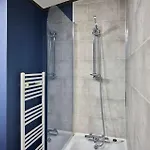 Oakwood With Hot Tub Prázdninový dům *