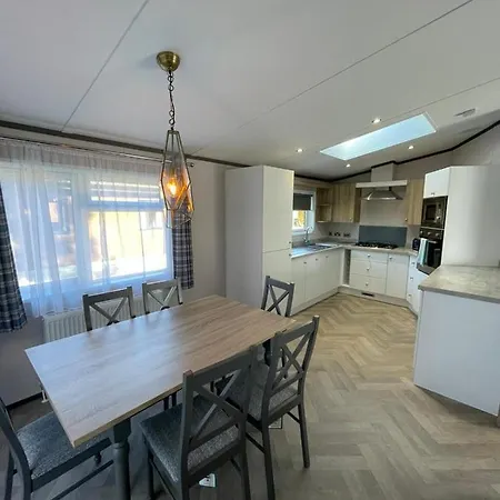 Oakwood With Hot Tub Hébergement de vacances York