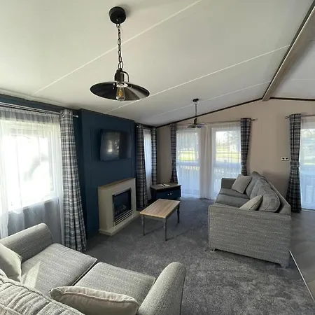 Oakwood With Hot Tub Tatil Evi