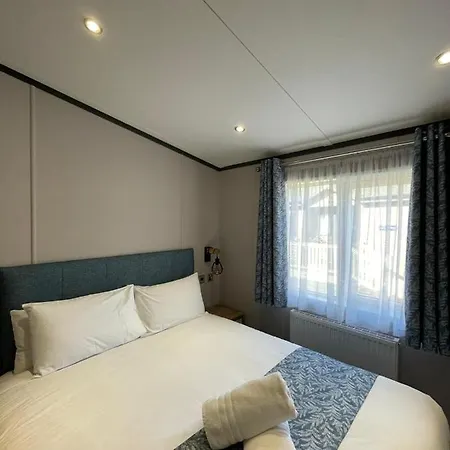 Oakwood With Hot Tub יורק